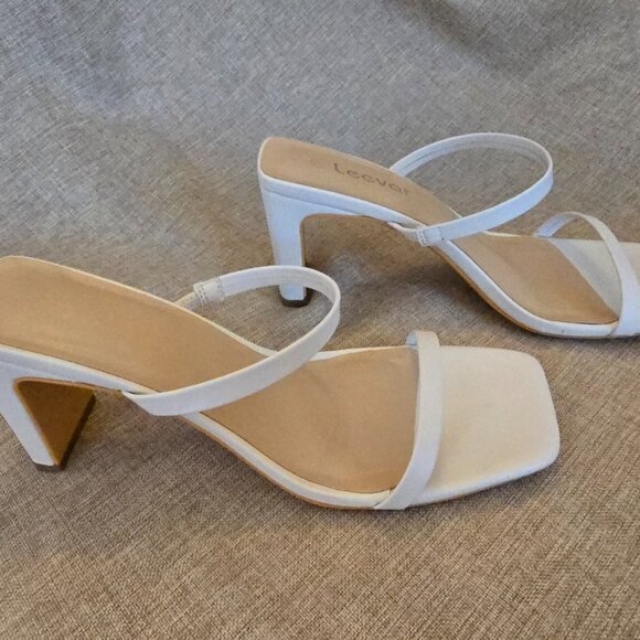 Women's White Double Strap Sandals, Size 8.5 - Picture 2 of 5
